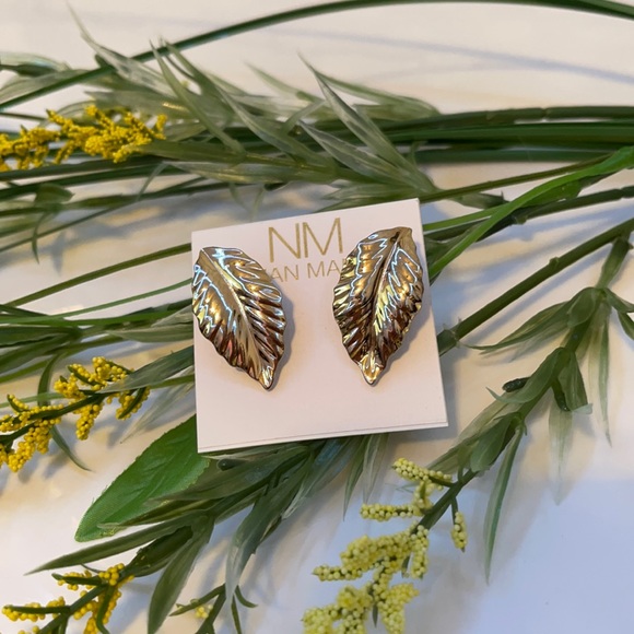 Neiman Marcus Goldtone Leaf Clip-On Earrings - Picture 2 of 5